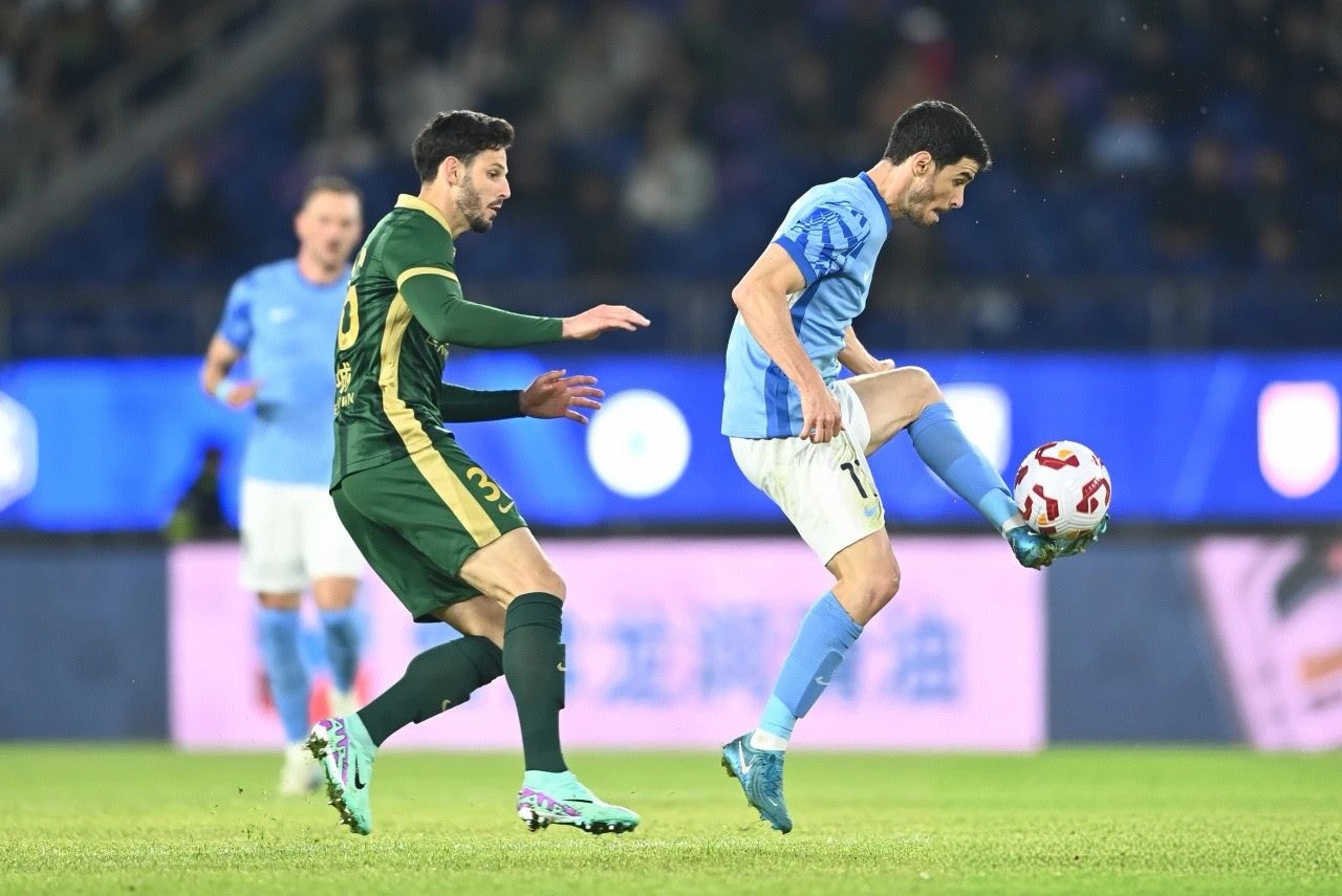 窗口期欧超杯传出新动向,尼斯外线爆发,管理层表态——赛场秩序良好,年轻球员得到机会 窗口期欧超杯传出新动向,尼斯外线爆发,管理层表态——赛场秩序良好,年轻球员得到机会