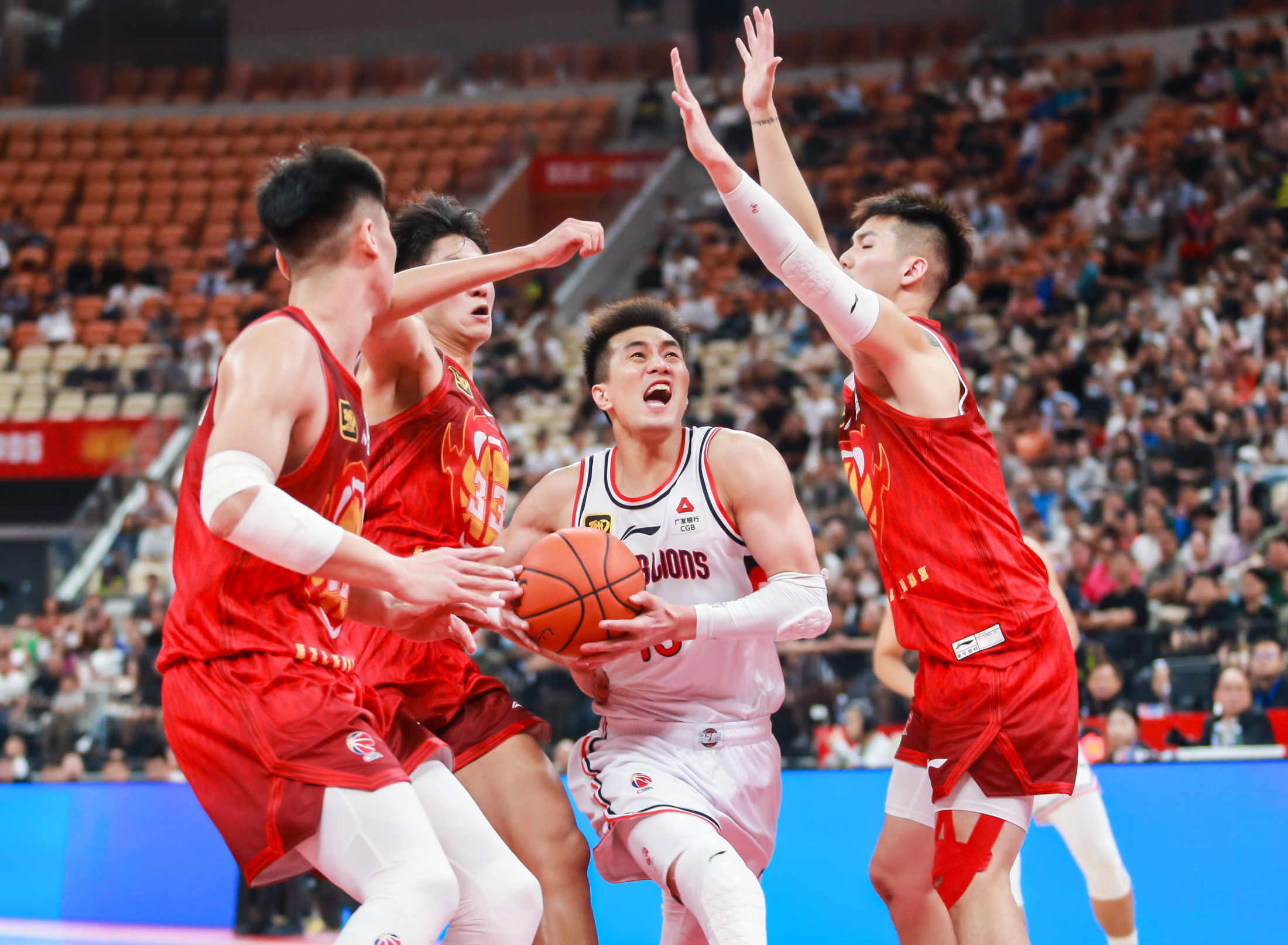 中超今夜走向成谜，广州队遗憾出局，目标明确，身体对抗强度拉满-开云体育官网